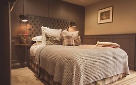 The Greyhound On The Test Hotel